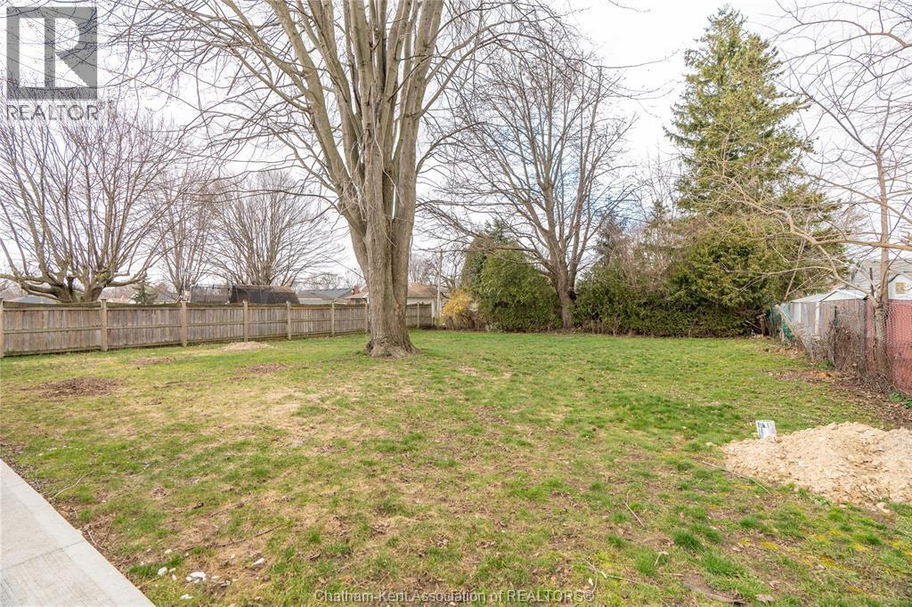 39 Alden Street, Chatham, ON - Outdoor With Backyard