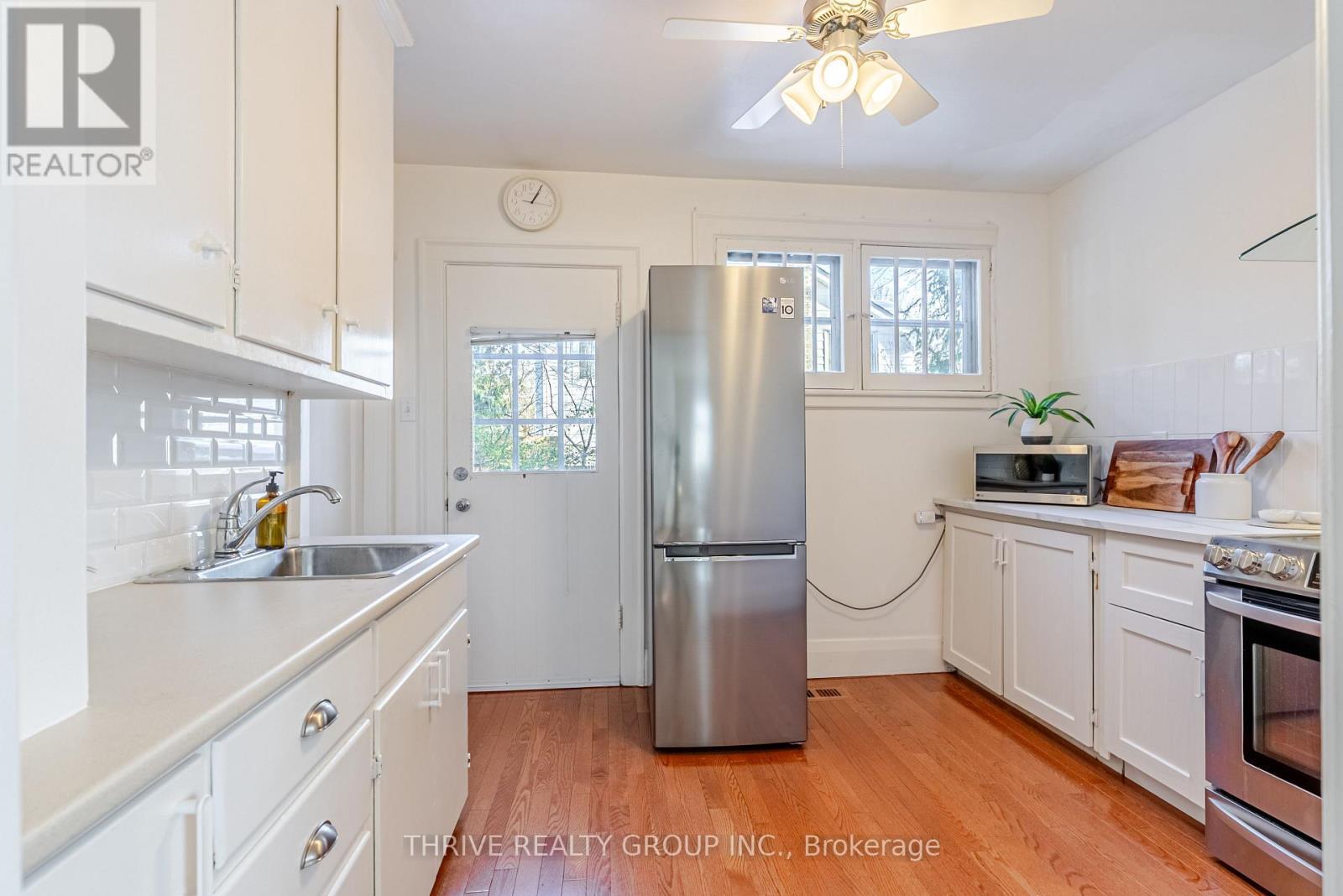 234 Edward Street, London South (South G), ON - Indoor Photo Showing Kitchen With Stainless Steel Kitchen