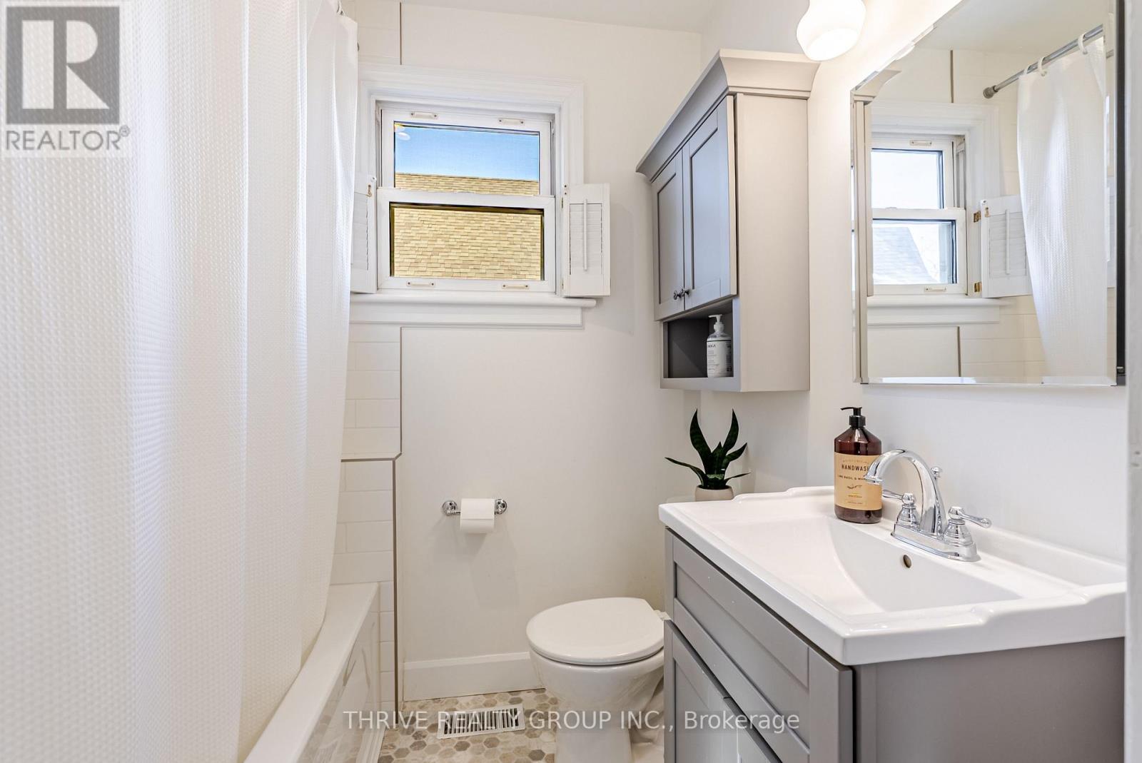 234 Edward Street, London South (South G), ON - Indoor Photo Showing Bathroom