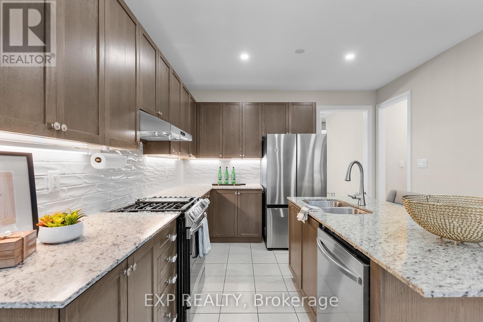 348 Concession 3 Road, Niagara-On-The-Lake (St. Davids), ON - Indoor Photo Showing Kitchen With Double Sink With Upgraded Kitchen