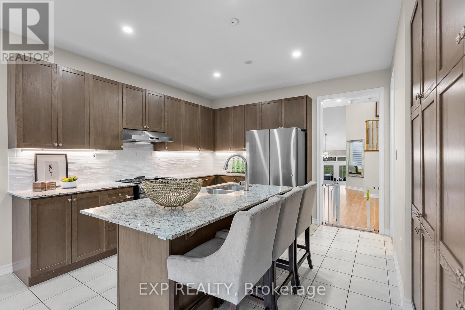 348 Concession 3 Road, Niagara-On-The-Lake (St. Davids), ON - Indoor Photo Showing Kitchen With Double Sink With Upgraded Kitchen