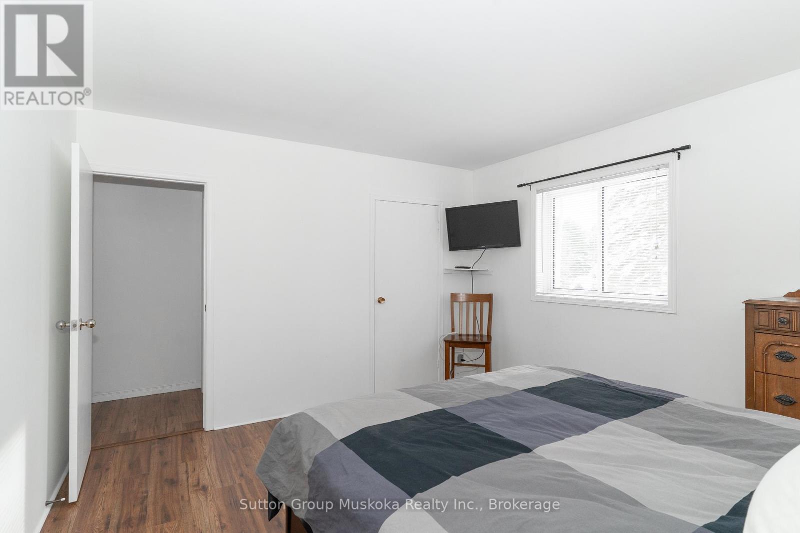 64 Spruce Drive, Huntsville (Stephenson), ON - Indoor Photo Showing Bedroom