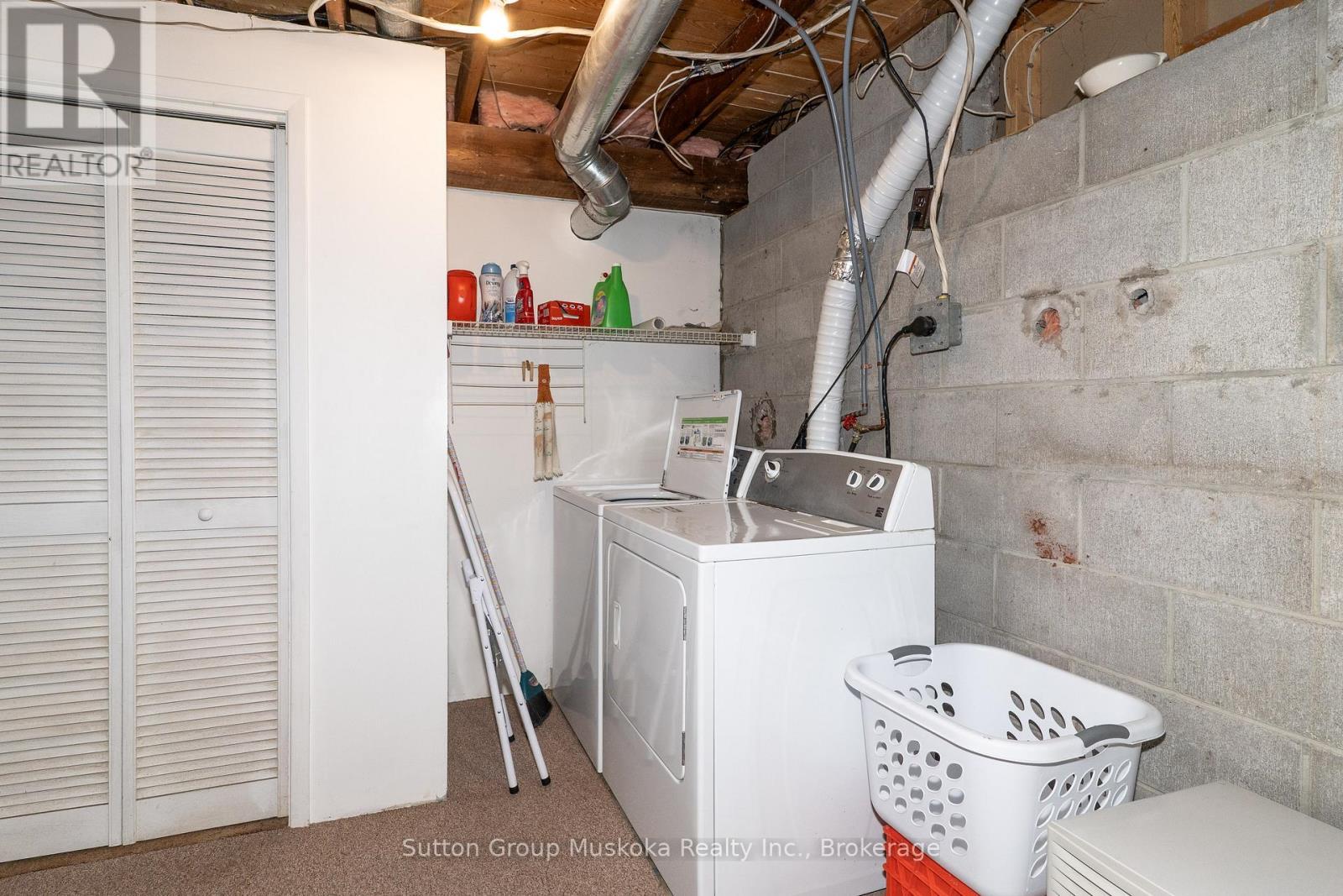 Washer Dryer - 64 Spruce Drive, Huntsville (Stephenson), ON - Indoor Photo Showing Laundry Room