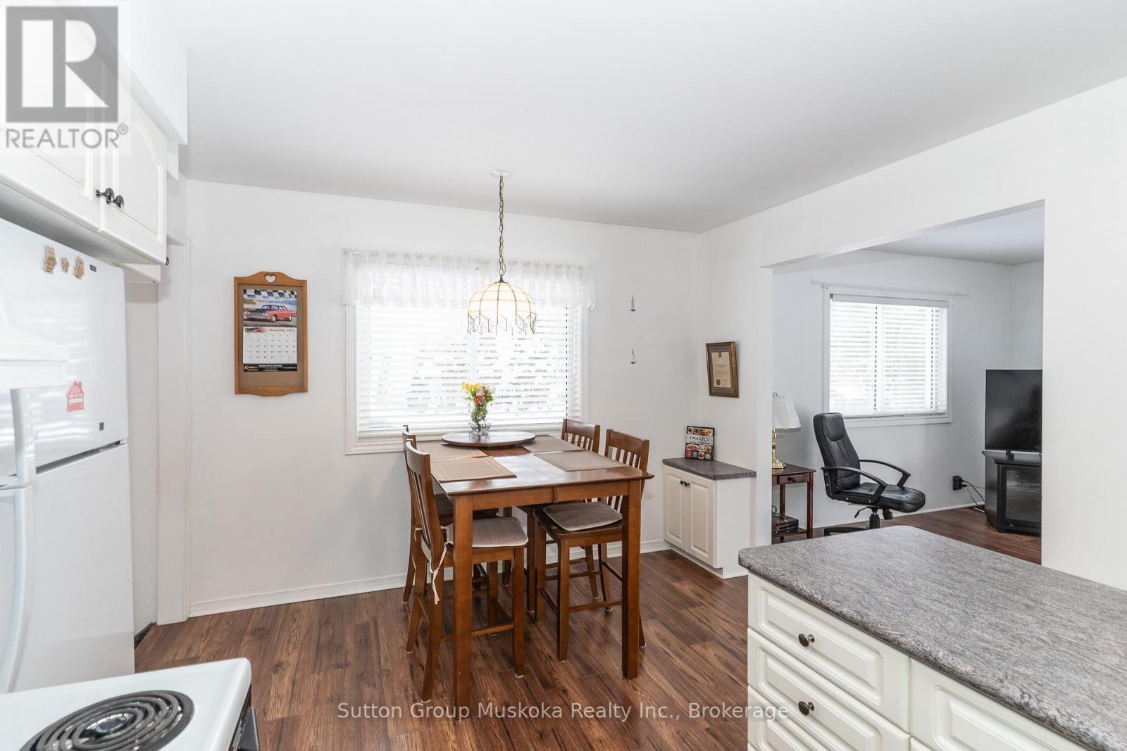 64 Spruce Drive, Huntsville (Stephenson), ON - Indoor Photo Showing Dining Room