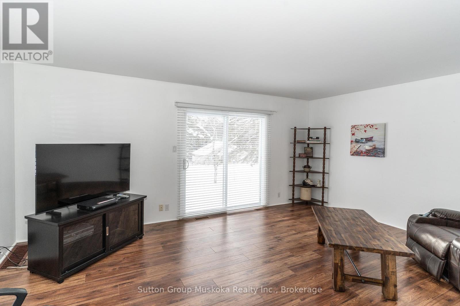 Spacious Living Room - 64 Spruce Drive, Huntsville (Stephenson), ON - Indoor Photo Showing Living Room