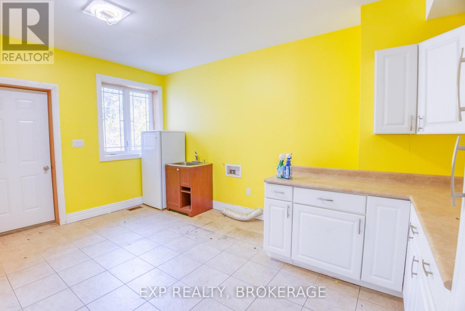 Laundry Room - main level - 6 Oliver Road, Addington Highlands (Addington Highlands), ON - Indoor Photo Showing Other Room