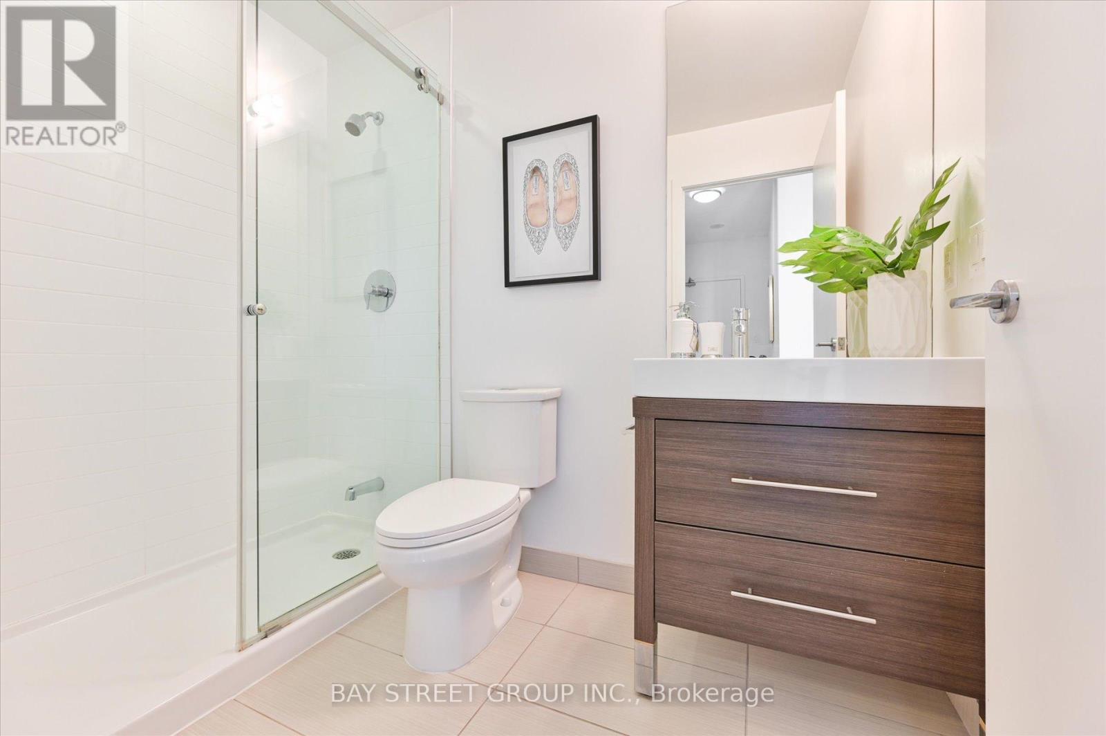 2202 - 70 Forest Manor Road, Toronto, ON - Indoor Photo Showing Bathroom