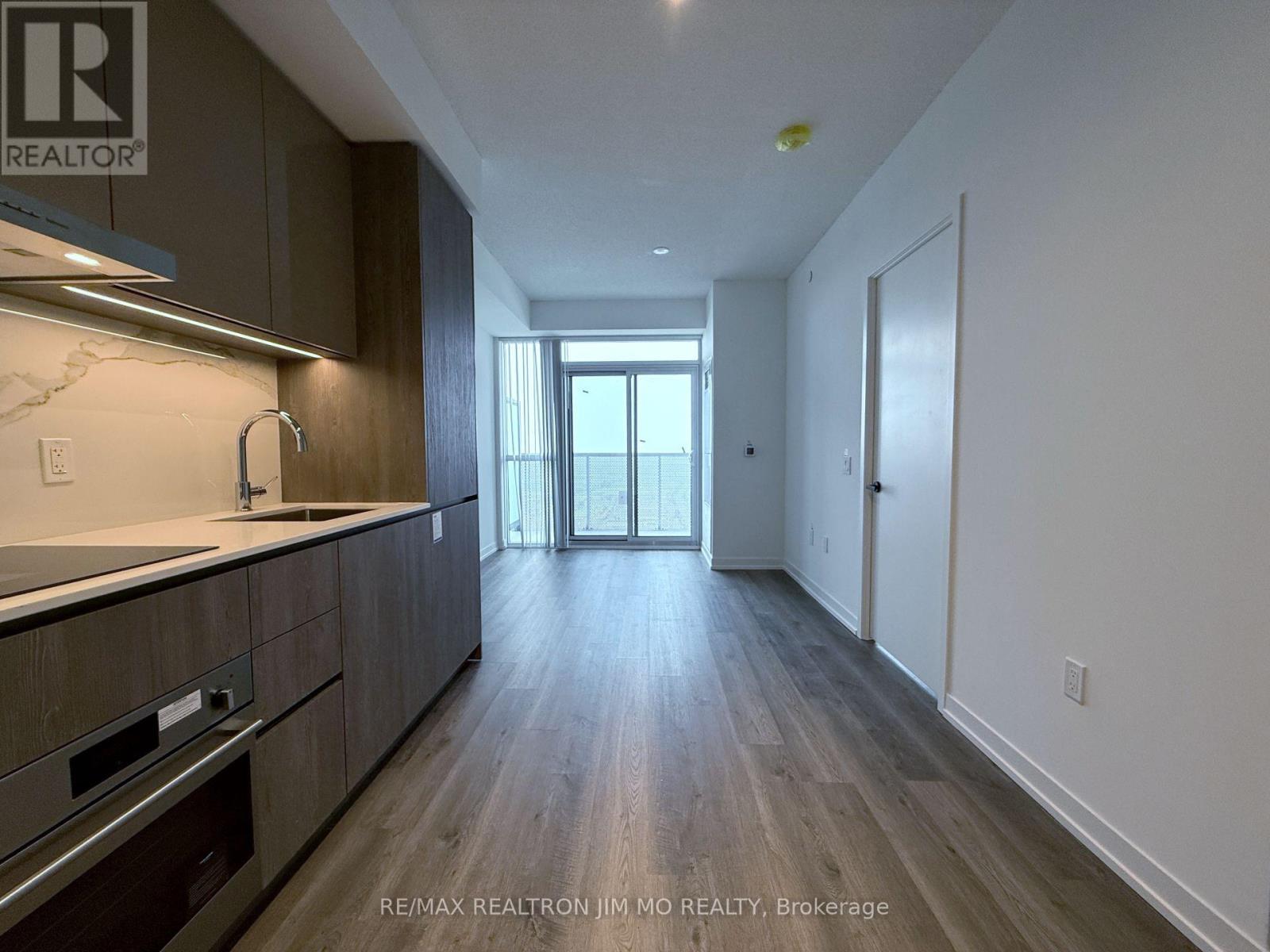 4605 - 8 Interchange Way, Vaughan, ON - Indoor Photo Showing Kitchen