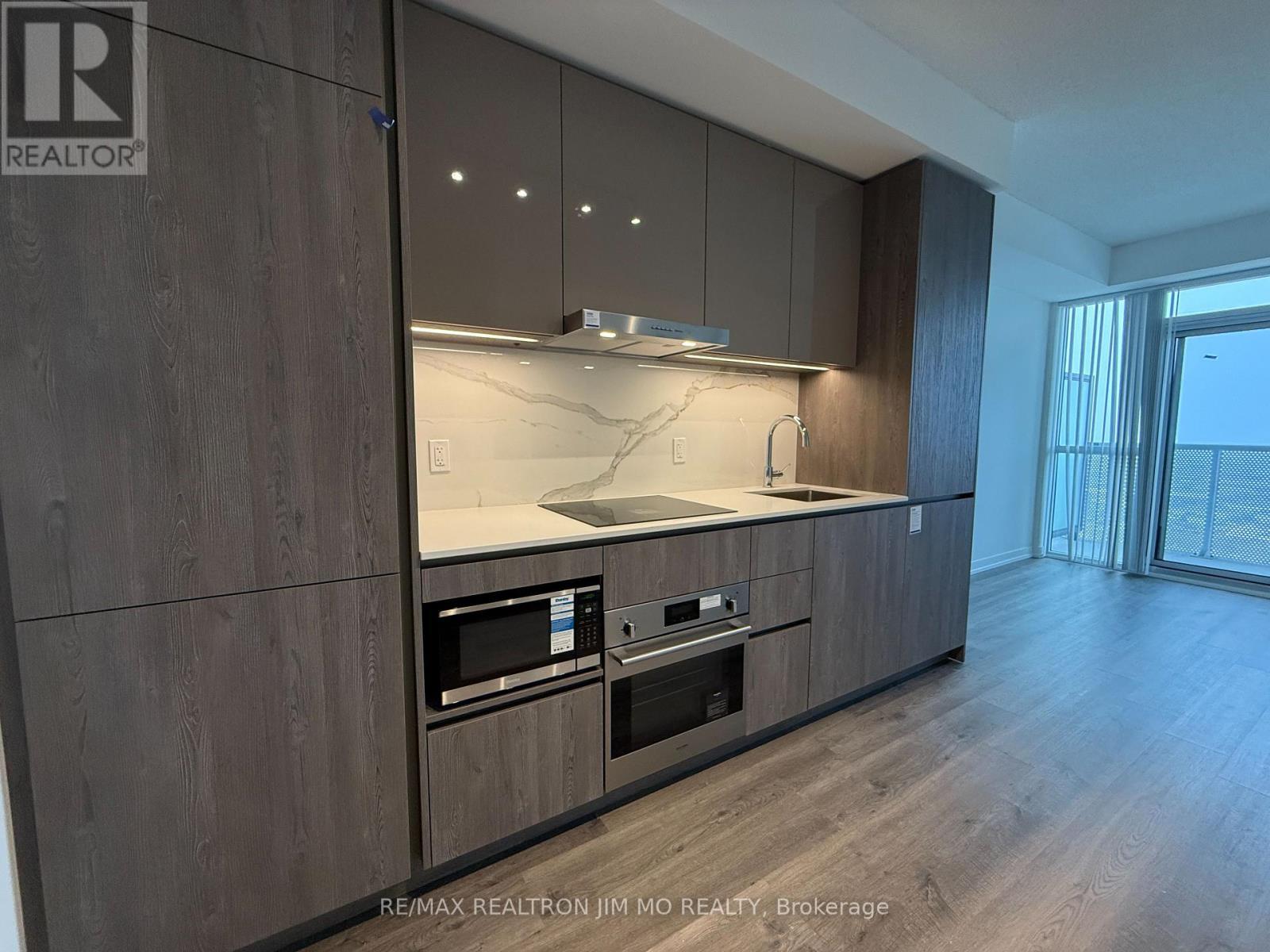 4605 - 8 Interchange Way, Vaughan, ON - Indoor Photo Showing Kitchen