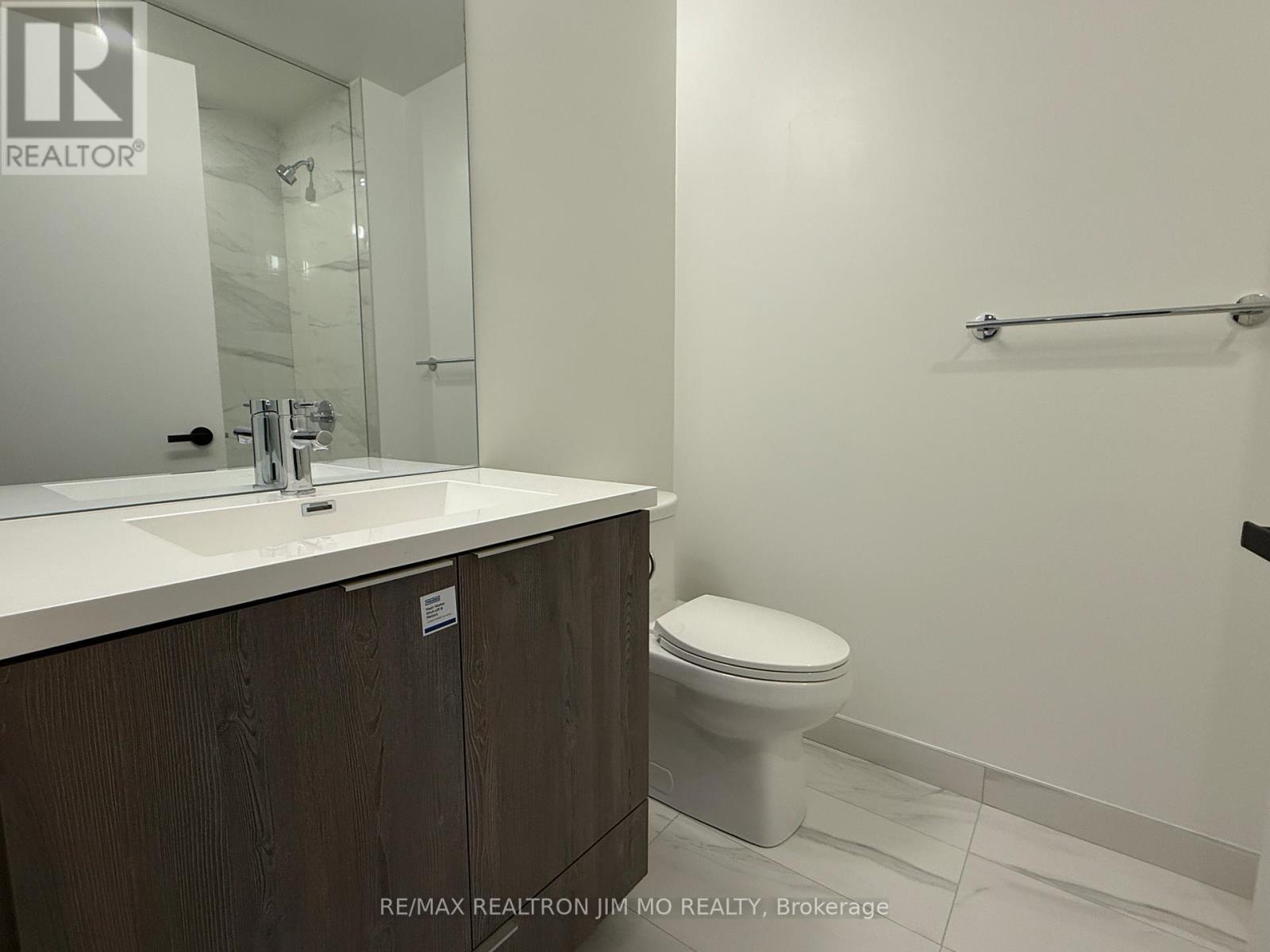 4605 - 8 Interchange Way, Vaughan, ON - Indoor Photo Showing Bathroom