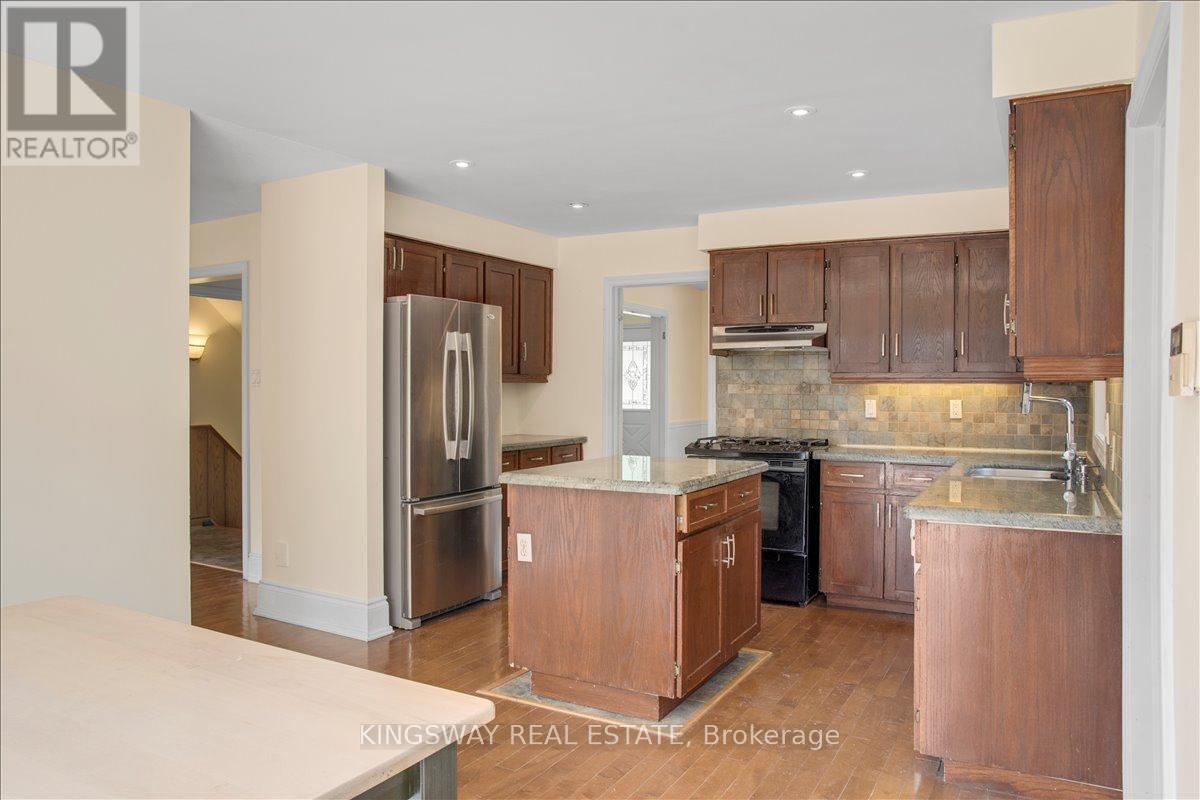 26 Cynthia Crescent, Richmond Hill, ON - Indoor Photo Showing Kitchen