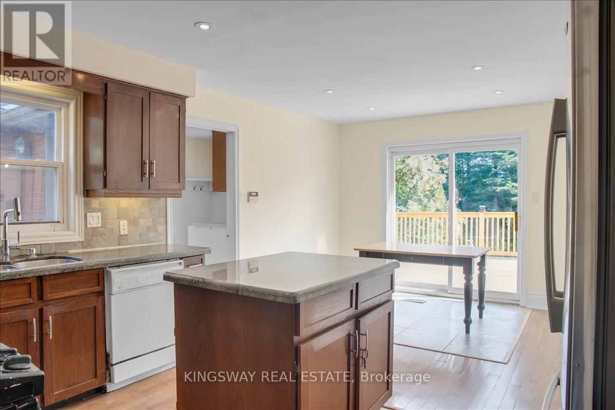 26 Cynthia Crescent, Richmond Hill, ON - Indoor Photo Showing Kitchen