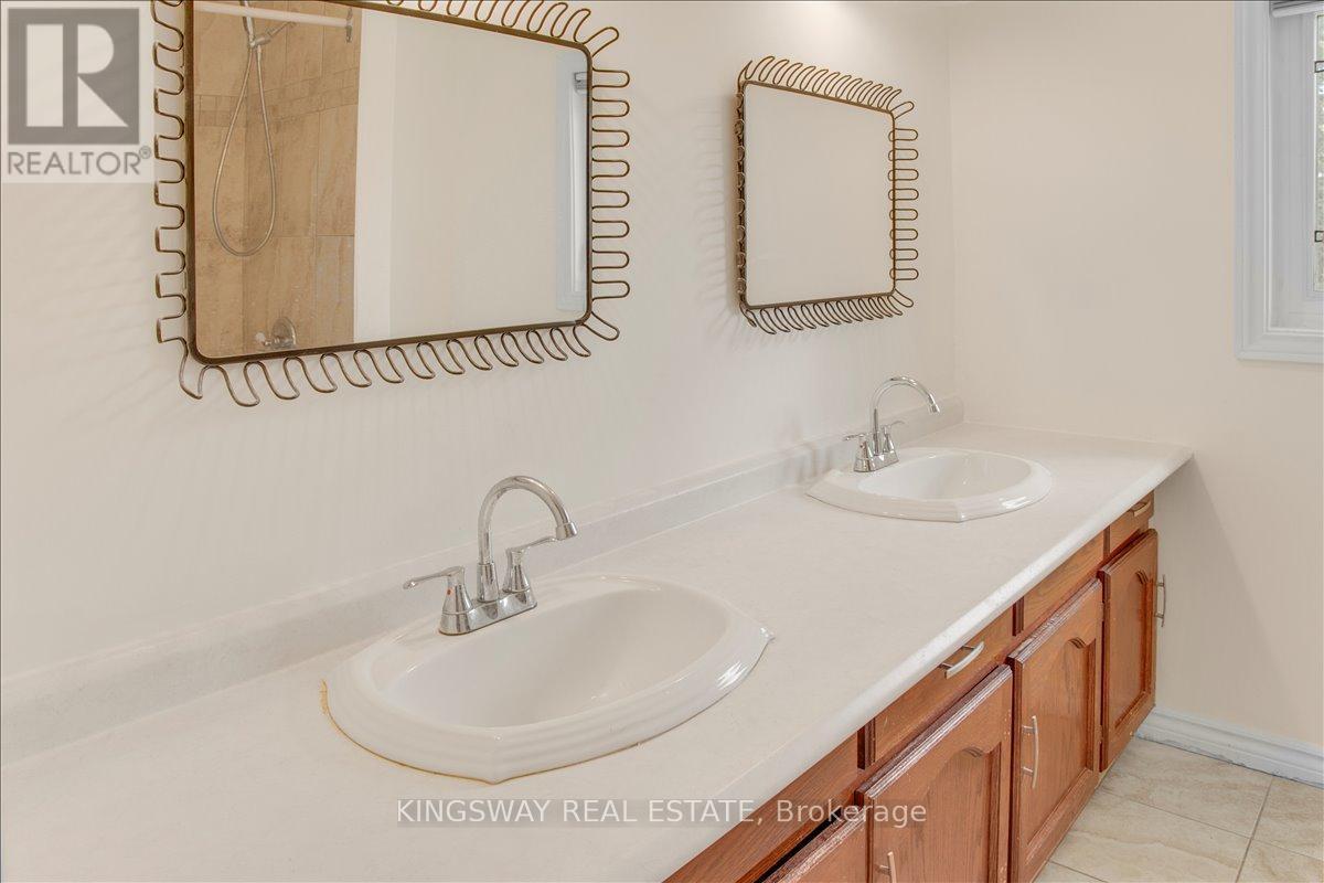 26 Cynthia Crescent, Richmond Hill, ON - Indoor Photo Showing Bathroom
