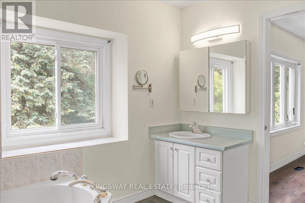 26 Cynthia Crescent, Richmond Hill, ON - Indoor Photo Showing Bathroom