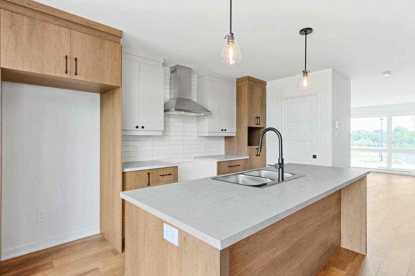 Cuisine - 51 Rue Des Pêcheurs, Saint-Louis-De-Gonzague, QC - Indoor Photo Showing Kitchen With Double Sink