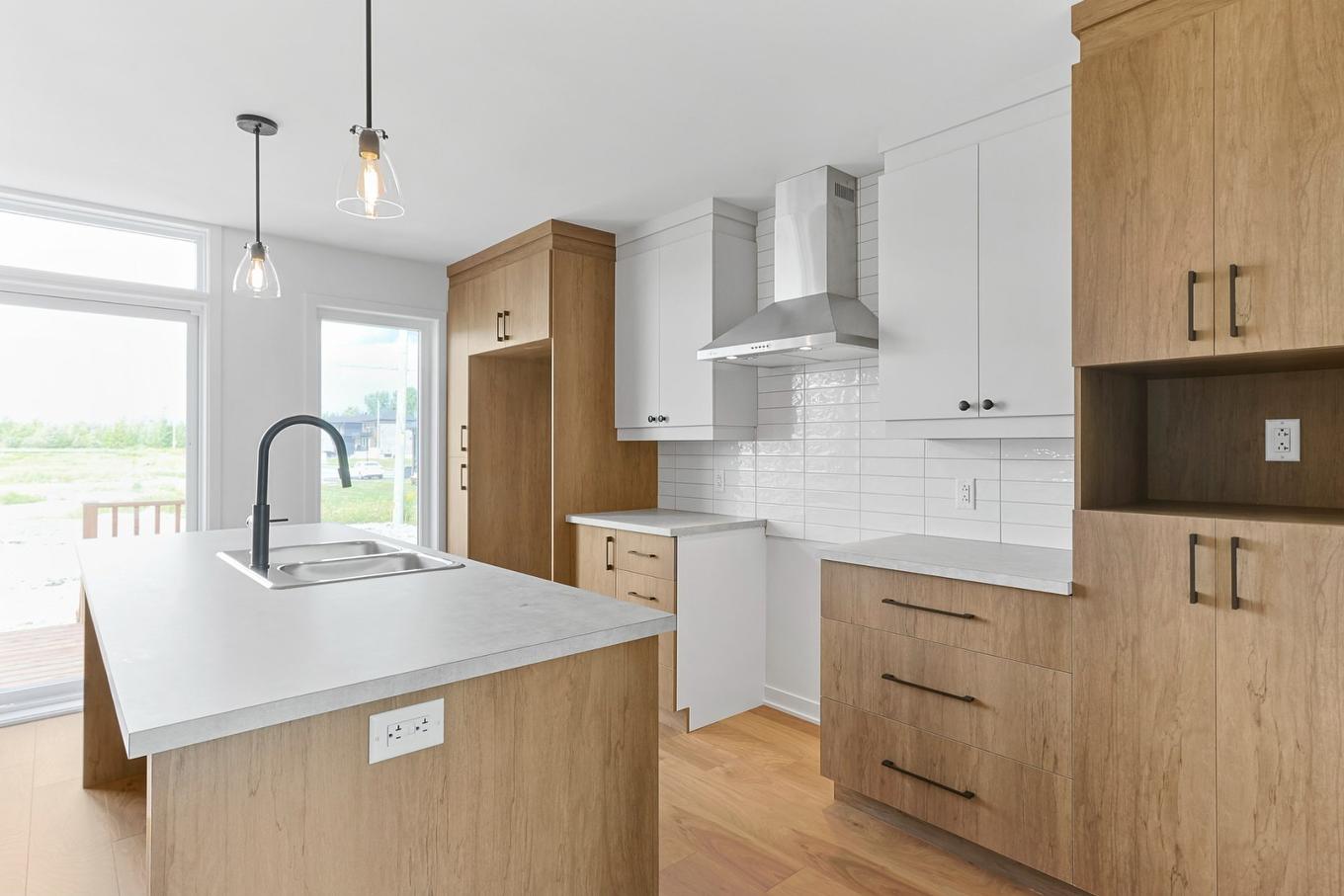 Cuisine - 53 Rue Des Pêcheurs, Saint-Louis-De-Gonzague, QC - Indoor Photo Showing Kitchen With Double Sink