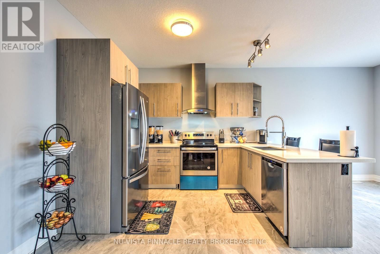 5 - 2619 Sheffield Boulevard, London South (South U), ON - Indoor Photo Showing Kitchen With Stainless Steel Kitchen