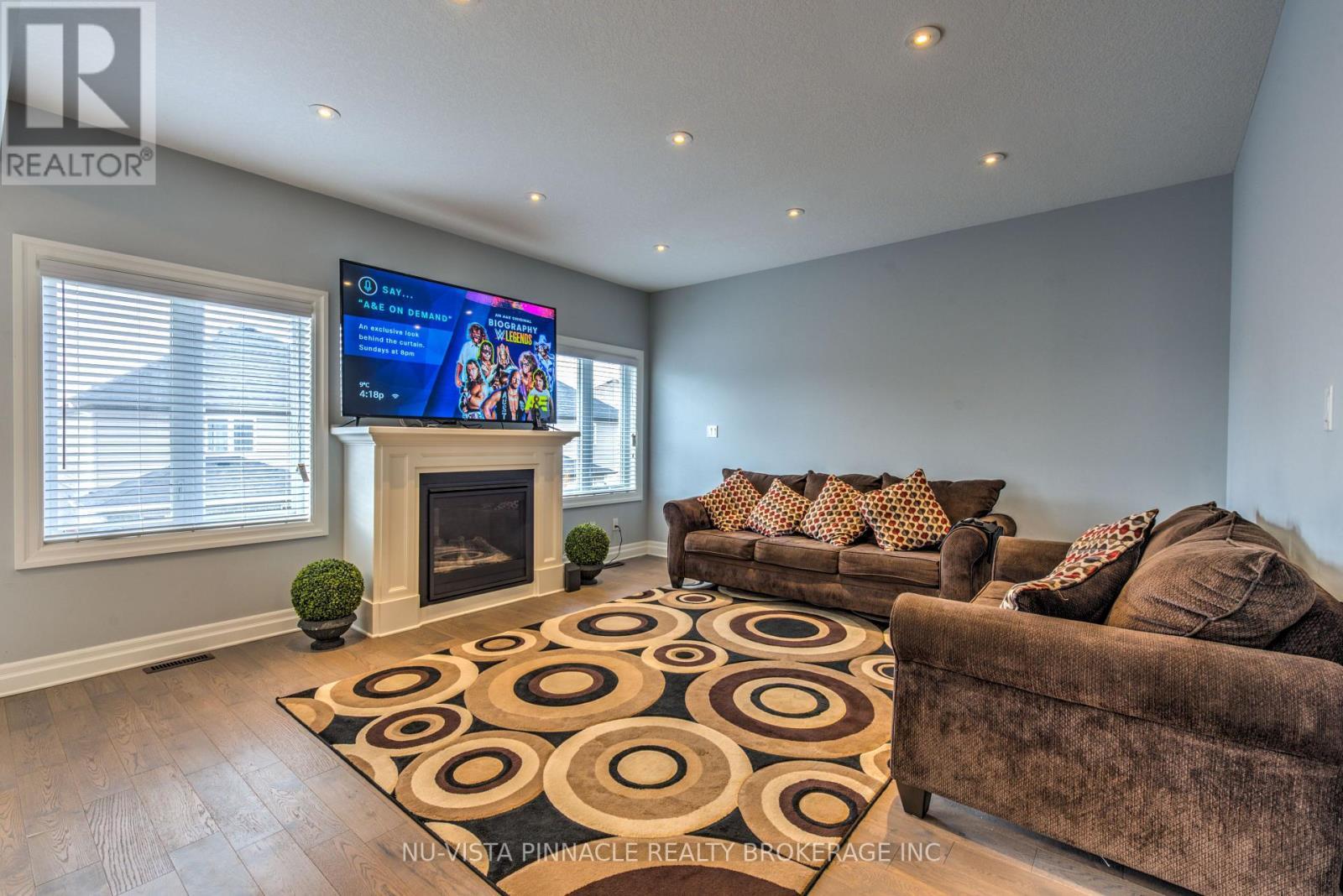 5 - 2619 Sheffield Boulevard, London South (South U), ON - Indoor Photo Showing Living Room With Fireplace