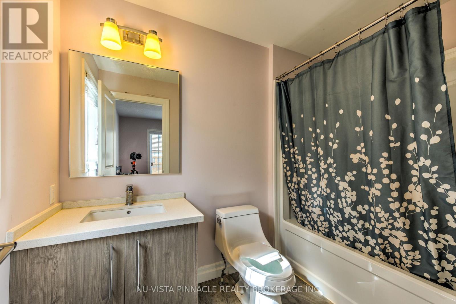 5 - 2619 Sheffield Boulevard, London South (South U), ON - Indoor Photo Showing Bathroom