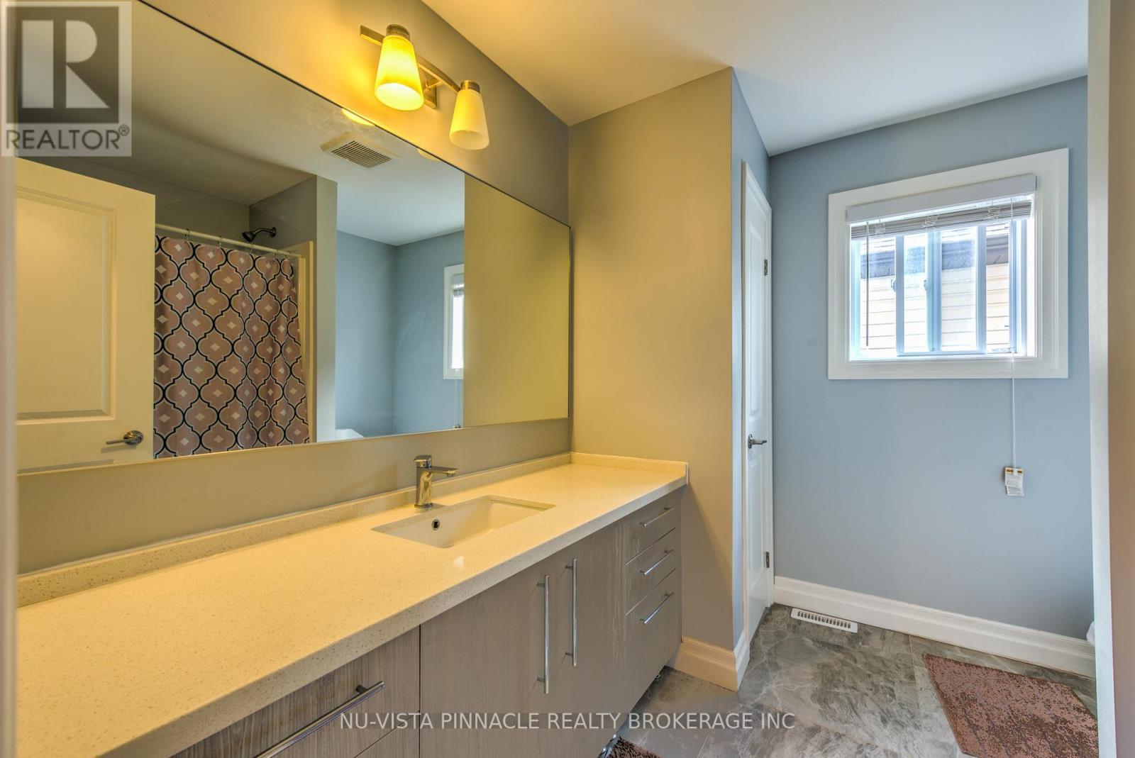 5 - 2619 Sheffield Boulevard, London South (South U), ON - Indoor Photo Showing Bathroom