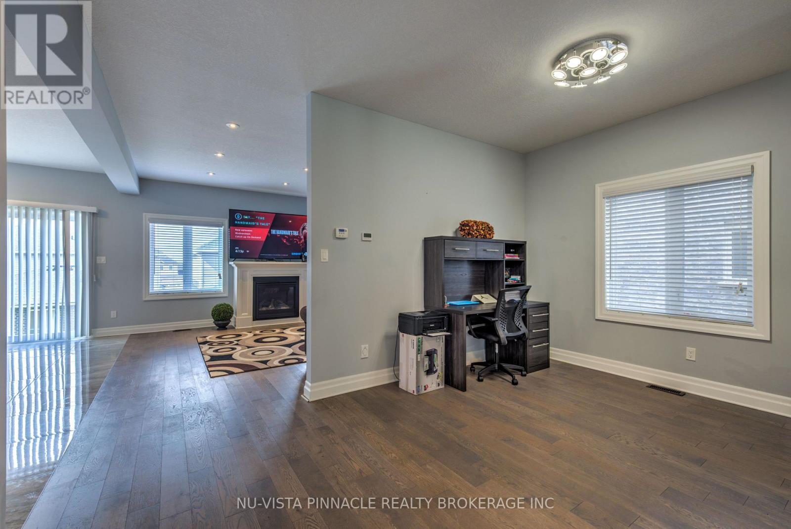 5 - 2619 Sheffield Boulevard, London South (South U), ON - Indoor With Fireplace