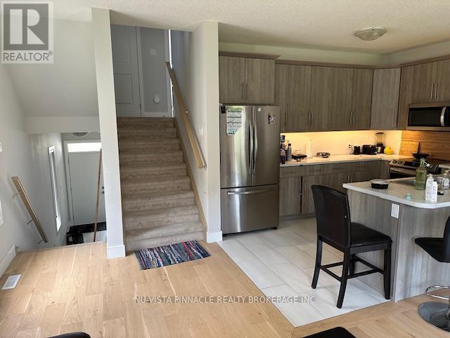 2052 Evans Boulevard, London South (South U), ON - Indoor Photo Showing Kitchen