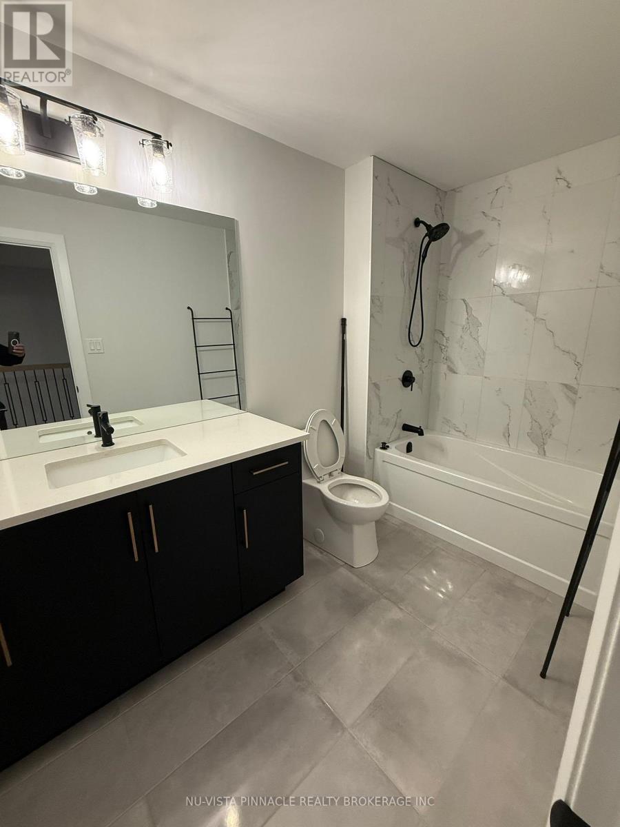 2596 Buroak Drive, London North (North S), ON - Indoor Photo Showing Bathroom