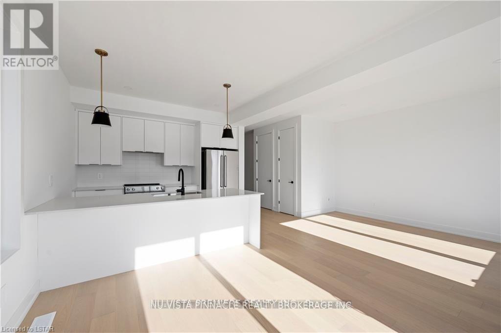 60 - 1965 Upperpoint Gate, London South (South B), ON - Indoor Photo Showing Kitchen