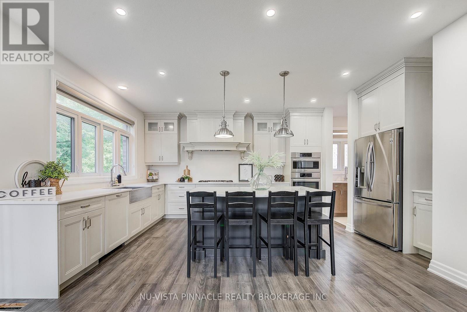 268 Songbird Lane, Middlesex Centre (Ilderton), ON - Indoor Photo Showing Kitchen With Upgraded Kitchen