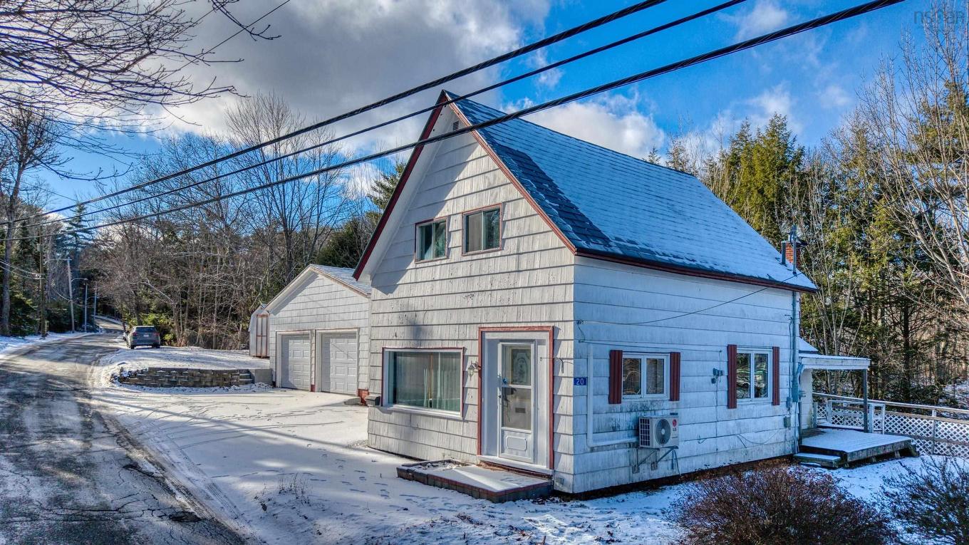 20 Pine Street, Bridgewater, NS
