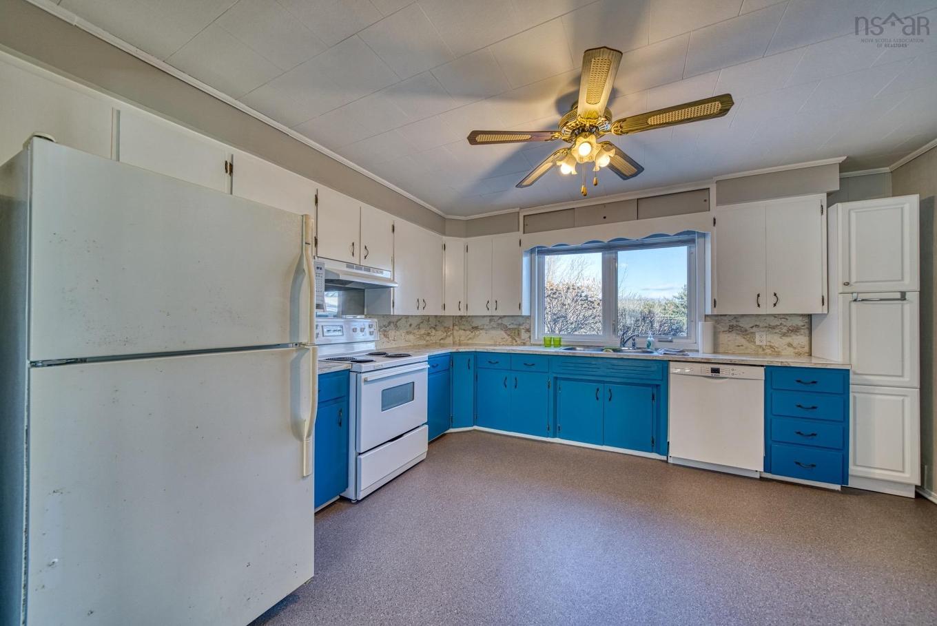 20 Pine Street, Bridgewater, NS