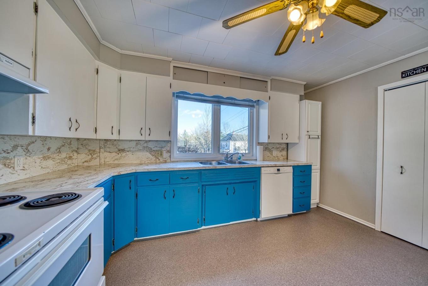 20 Pine Street, Bridgewater, NS