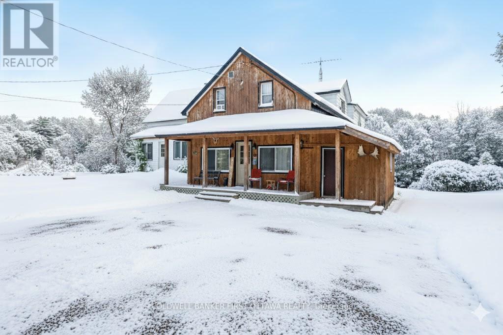 1373 Flower Station Road, Lanark Highlands, ON - Outdoor