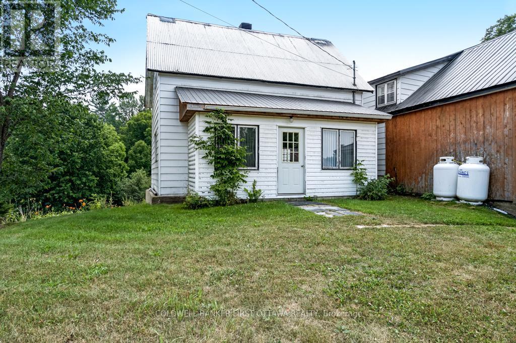 1373 Flower Station Road, Lanark Highlands, ON - Outdoor