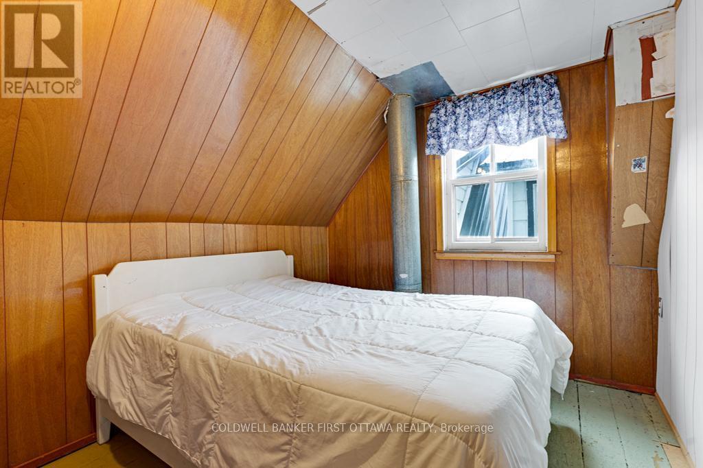 1373 Flower Station Road, Lanark Highlands, ON - Indoor Photo Showing Bedroom