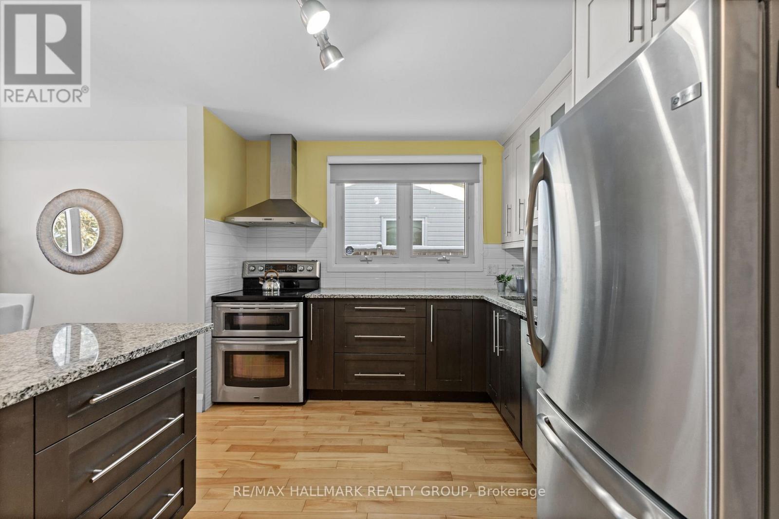 2155 Monson Crescent, Ottawa, ON - Indoor Photo Showing Kitchen With Stainless Steel Kitchen With Upgraded Kitchen