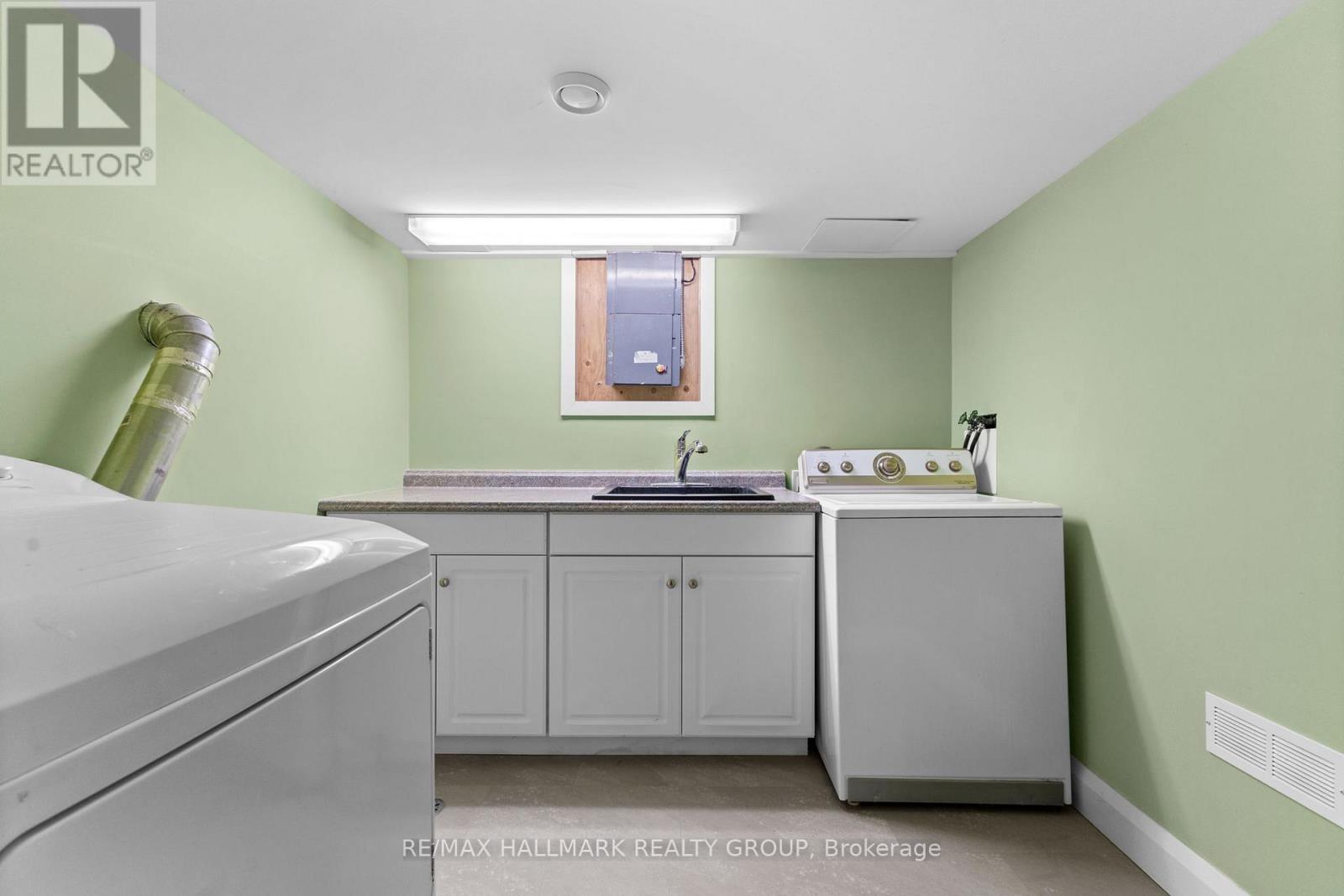 2155 Monson Crescent, Ottawa, ON - Indoor Photo Showing Laundry Room