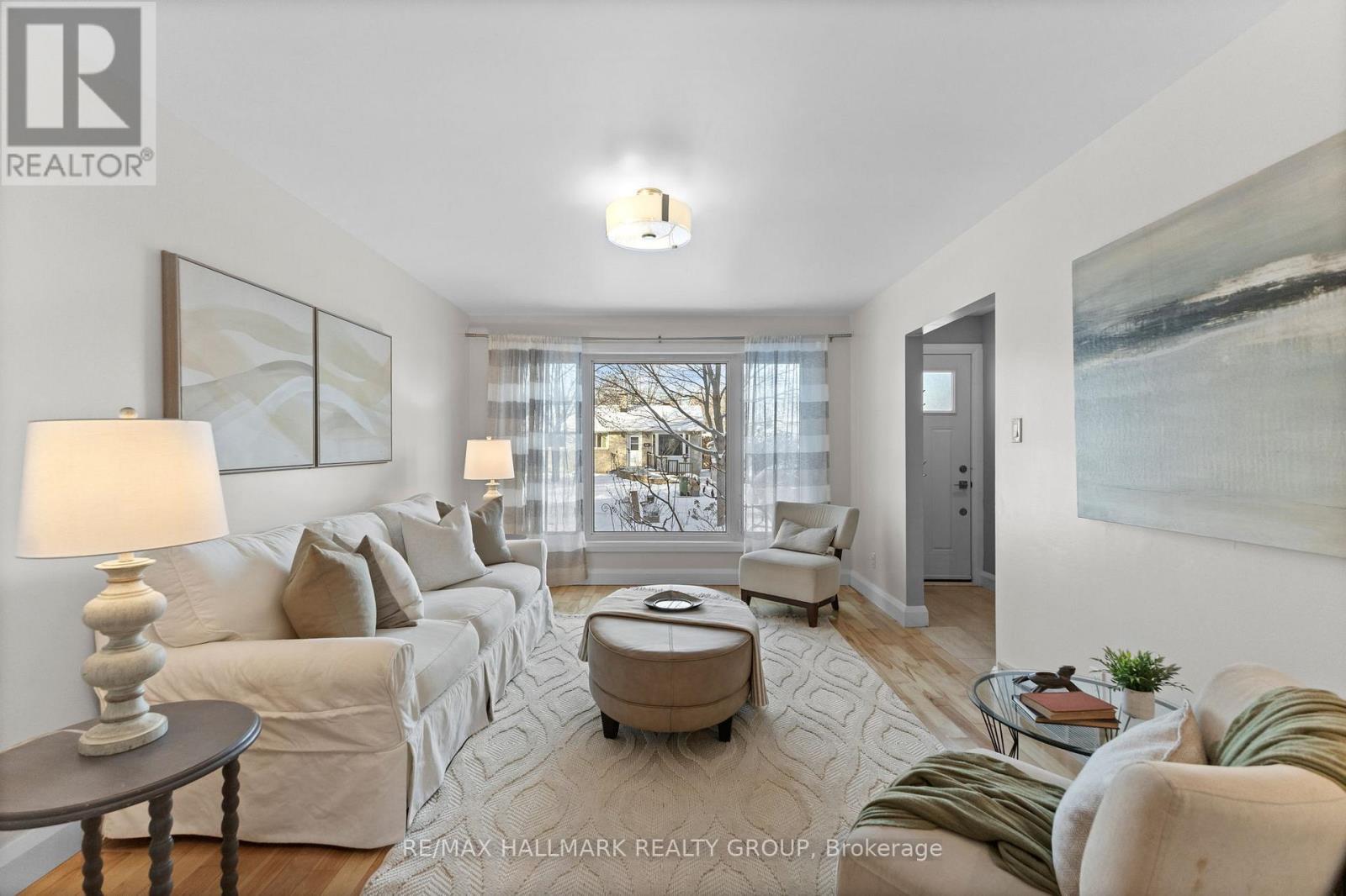 2155 Monson Crescent, Ottawa, ON - Indoor Photo Showing Living Room