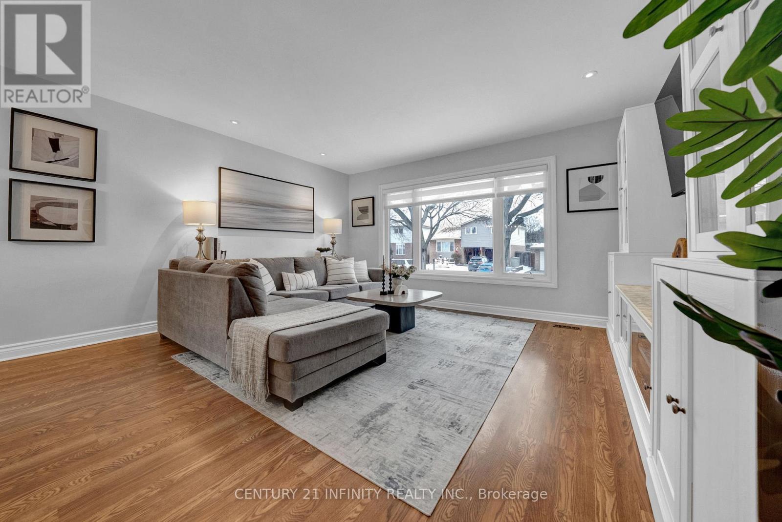 14 Shannon Court, Whitby (Lynde Creek), ON - Indoor Photo Showing Living Room