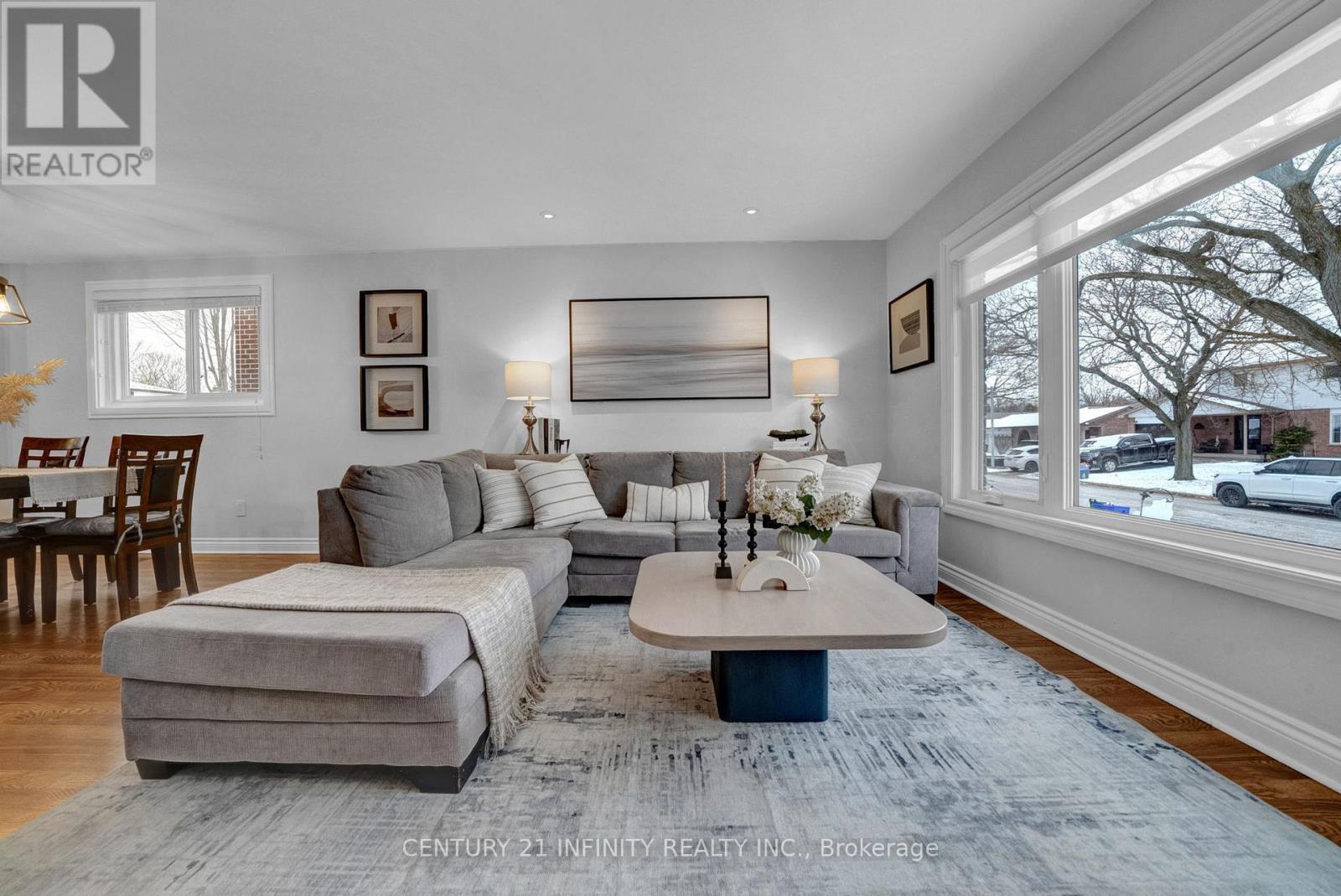 14 Shannon Court, Whitby (Lynde Creek), ON - Indoor Photo Showing Living Room