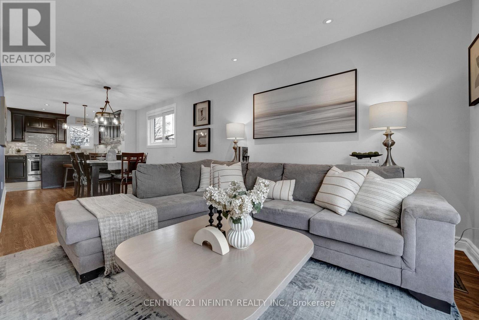14 Shannon Court, Whitby (Lynde Creek), ON - Indoor Photo Showing Living Room