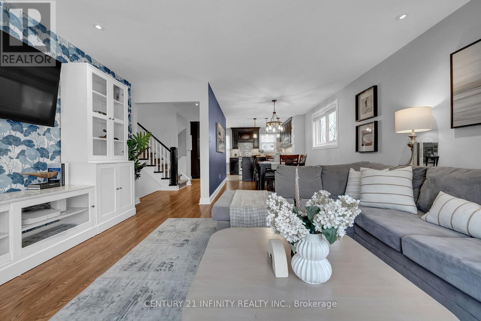 14 Shannon Court, Whitby (Lynde Creek), ON - Indoor Photo Showing Living Room