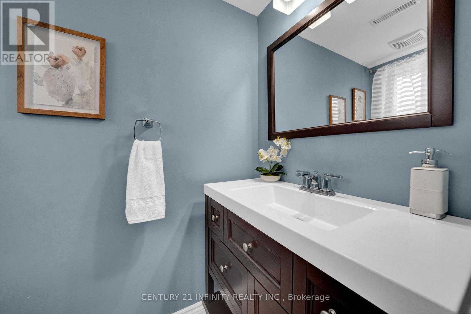 2 piece located off of family room - 14 Shannon Court, Whitby (Lynde Creek), ON - Indoor Photo Showing Bathroom