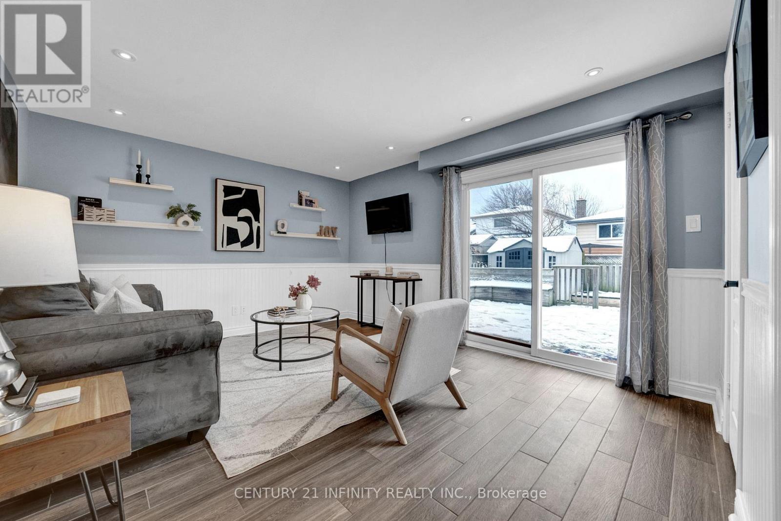 walk out to west facing yard - 14 Shannon Court, Whitby (Lynde Creek), ON - Indoor