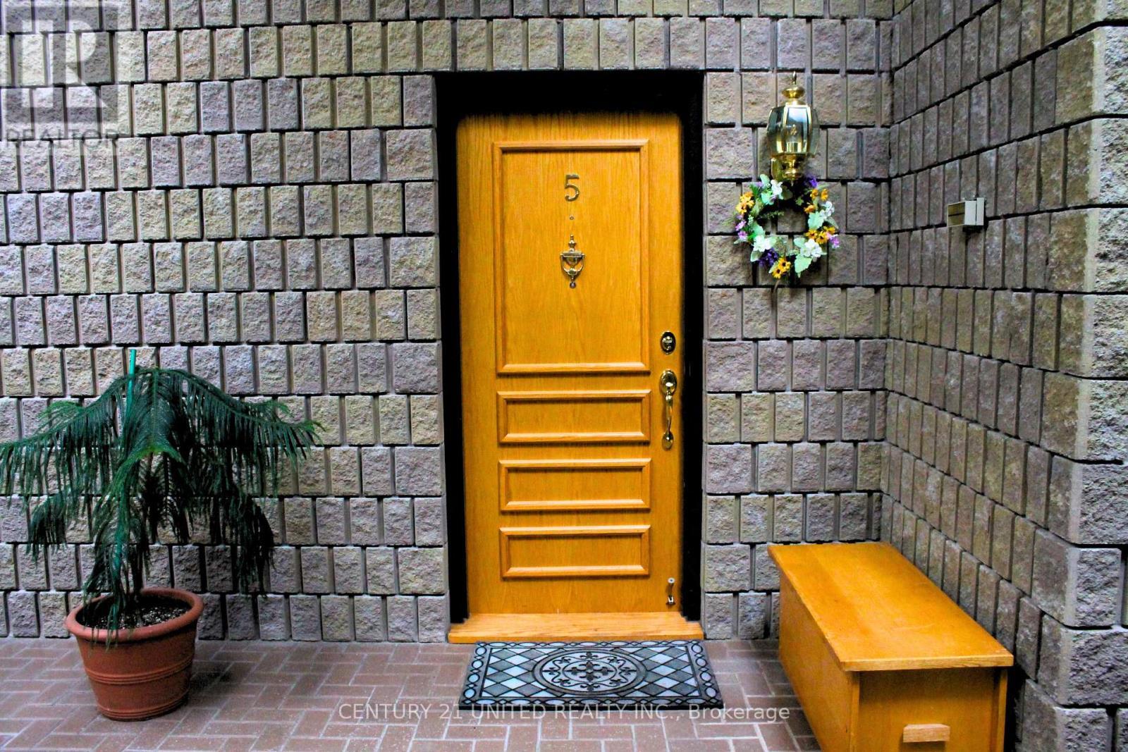 5 - 689 Whitaker Street, Peterborough (Ashburnham Ward 4), ON - With Exterior