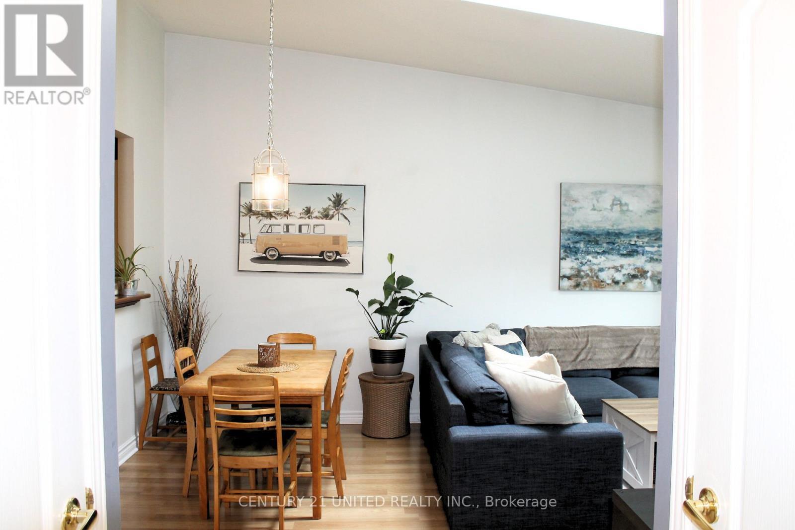 5 - 689 Whitaker Street, Peterborough (Ashburnham Ward 4), ON - Indoor Photo Showing Dining Room