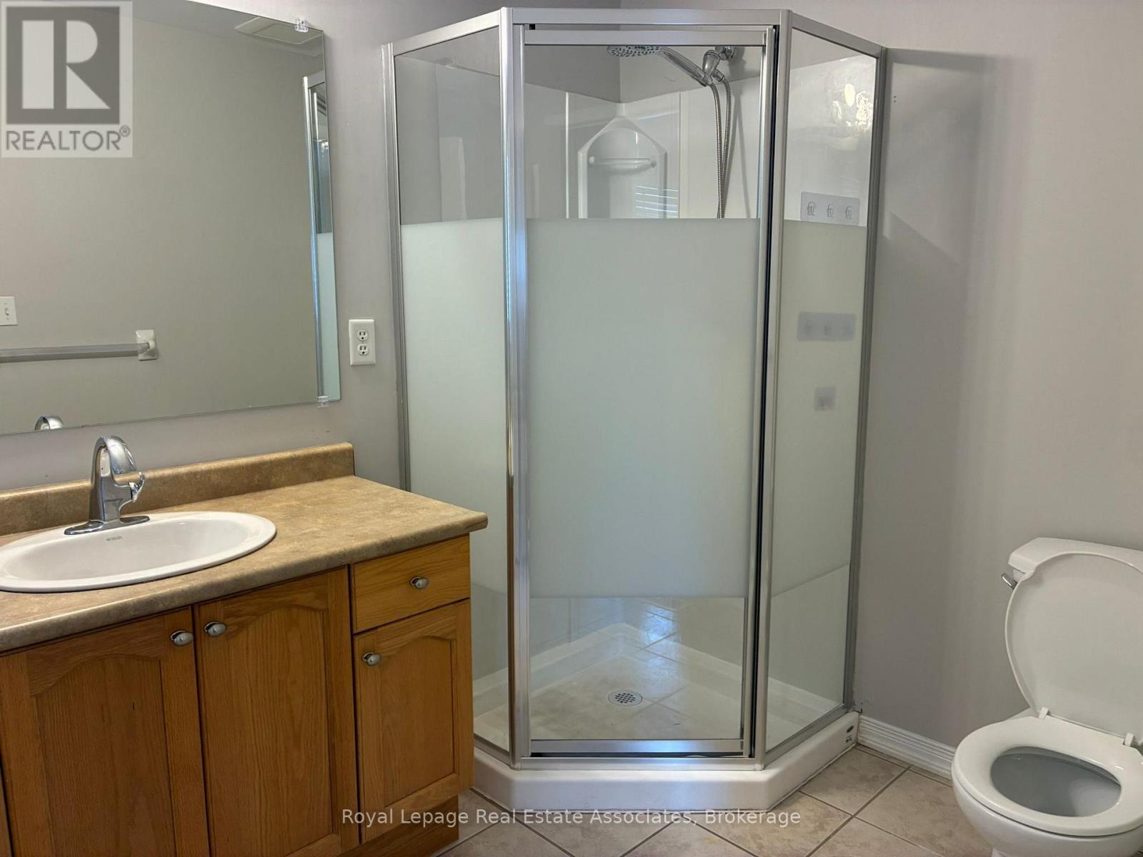 21 Ridgegate Place, Hamilton, ON - Indoor Photo Showing Bathroom