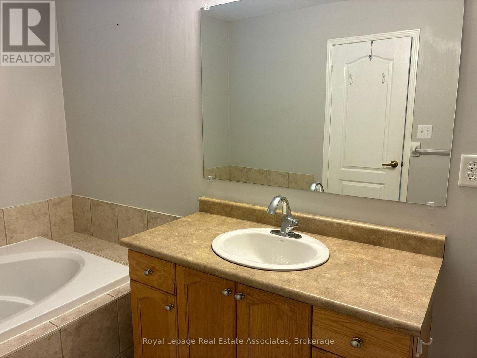 21 Ridgegate Place, Hamilton, ON - Indoor Photo Showing Bathroom