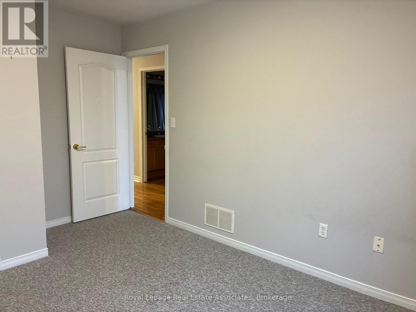 21 Ridgegate Place, Hamilton, ON - Indoor Photo Showing Other Room