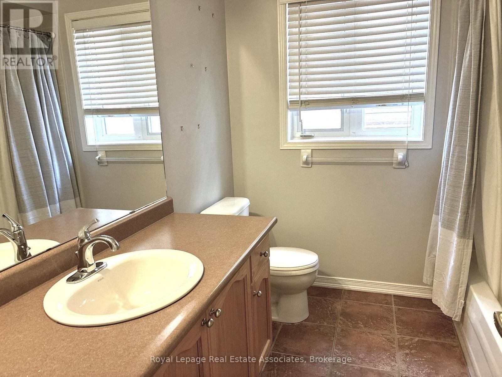 21 Ridgegate Place, Hamilton, ON - Indoor Photo Showing Bathroom